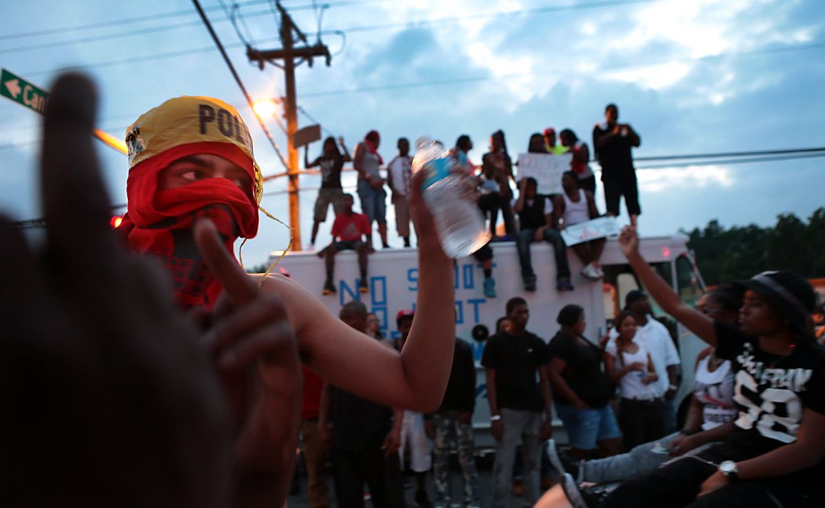 Tear gas fired as marchers moved toward police command post